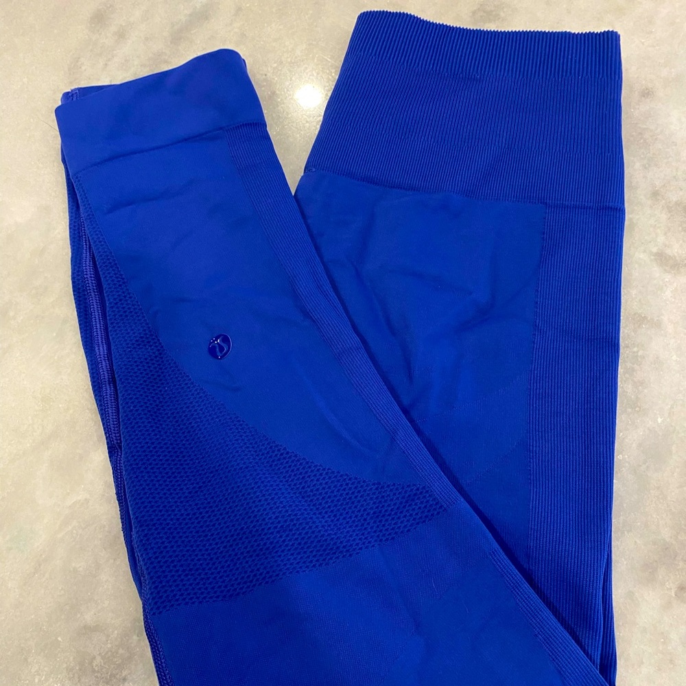 LULULEMON Zone In high rise full length tights- Size 6 in great condition!